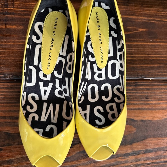 Marc by Marc Jacobs Bright Yellow Peep Toe Heels - Picture 3 of 4